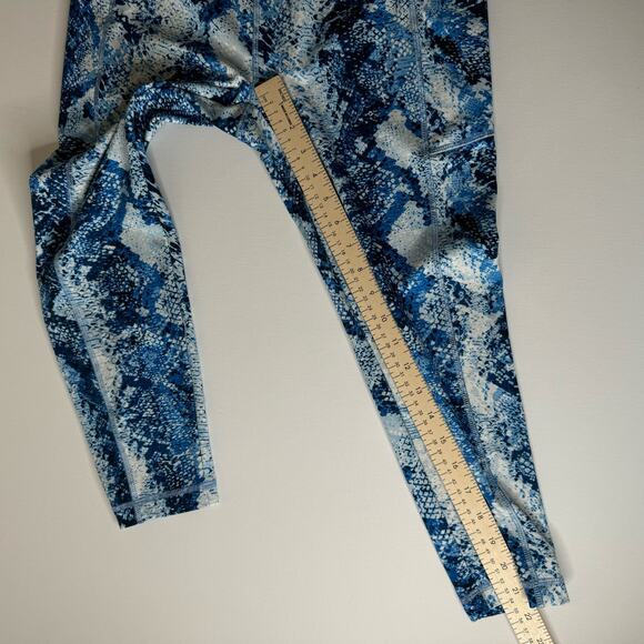 T by Talbots Womens Performance Interlock Leggings in Python Snake Blue Sz MP - Picture 12 of 13